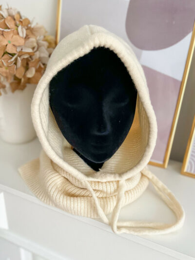 Capuche maille cordons écrue